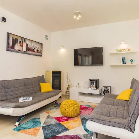 Beeindruckende Mit Beheiztem Privatpool Holiday home Svetvincenat