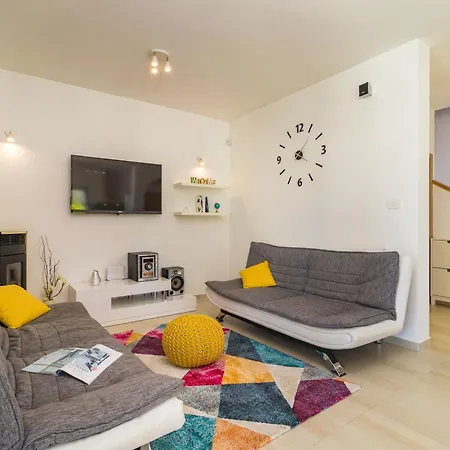 Holiday home Beeindruckende Mit Beheiztem Privatpool *