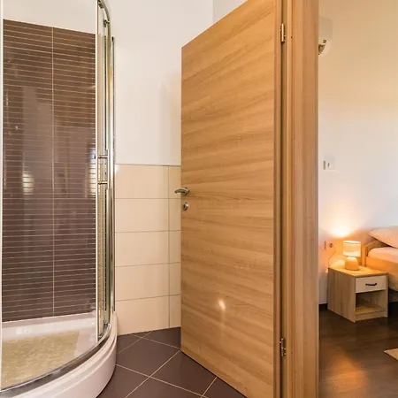 Holiday home Beeindruckende Mit Beheiztem Privatpool *